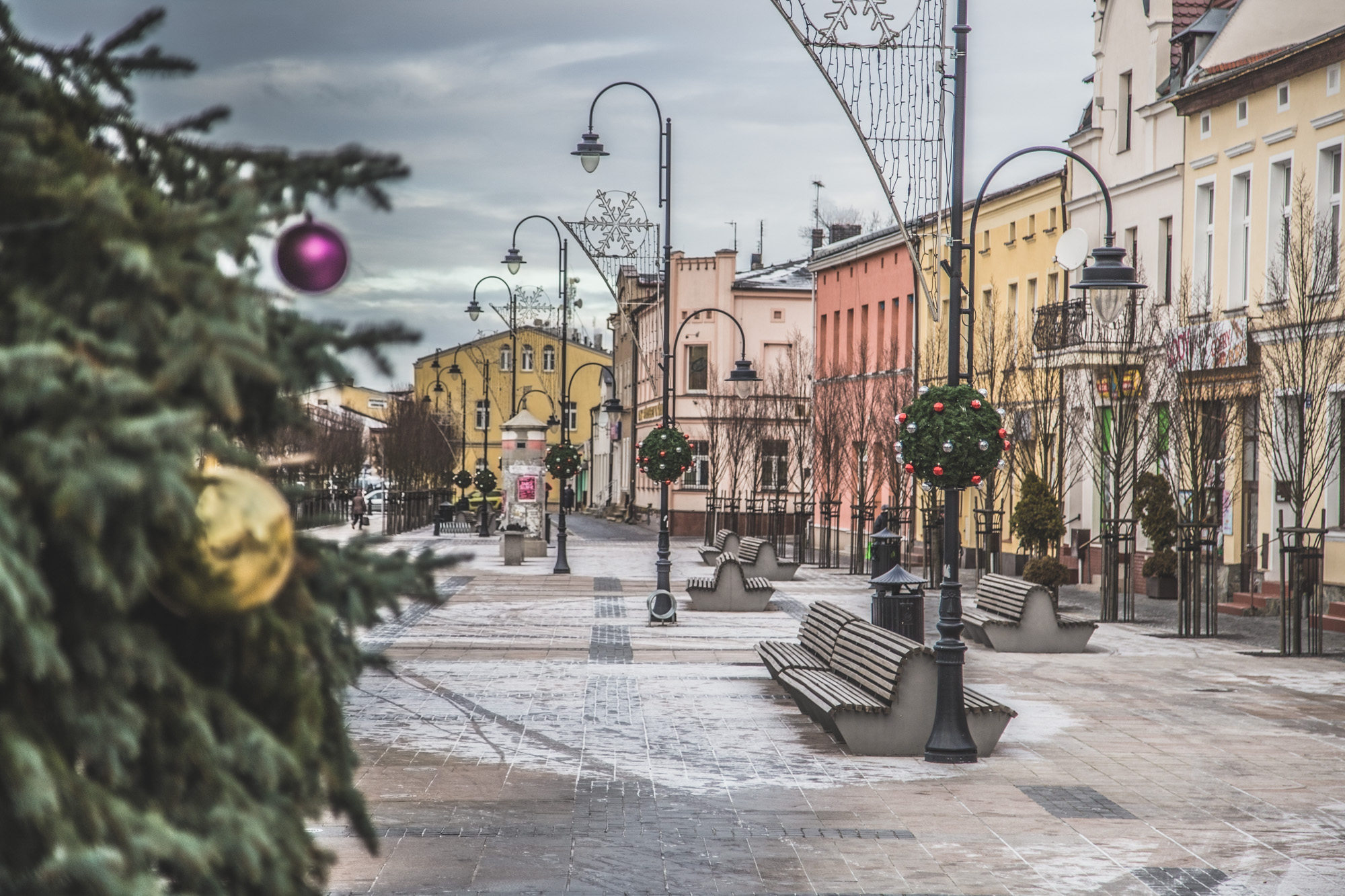 christmas-balls-for-street-lamps