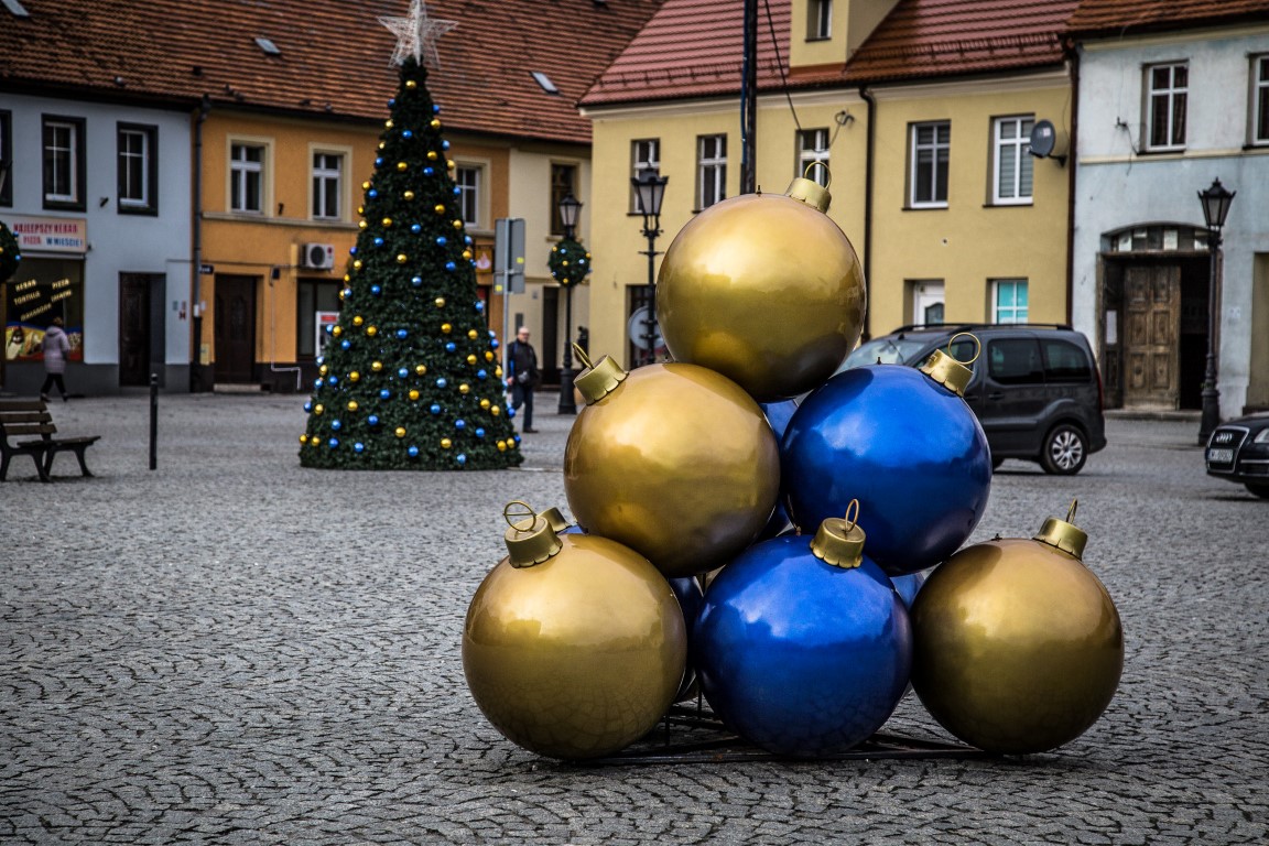 christmas baubles for outside trees