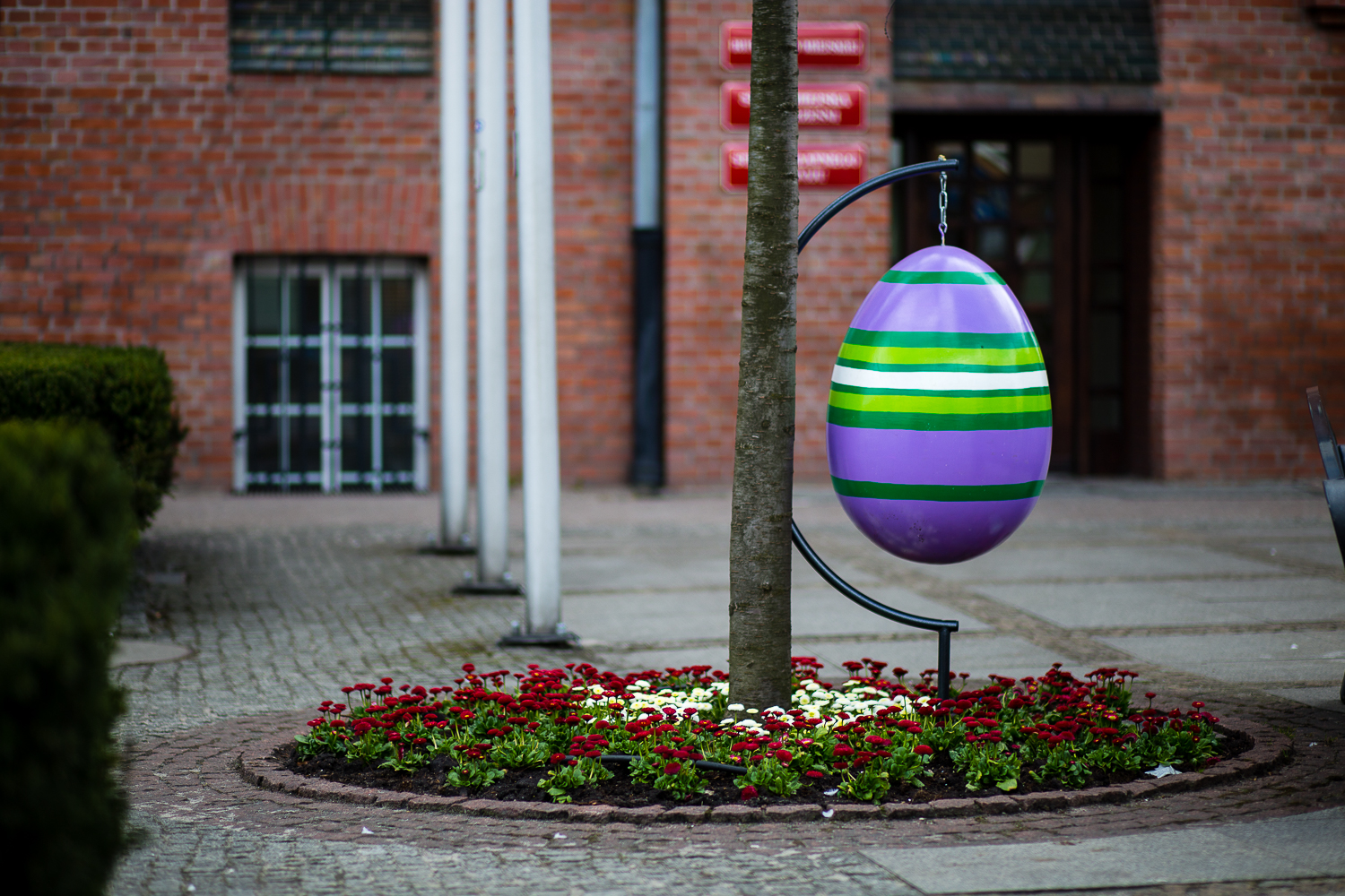 easter decorations-in-the-city-egg