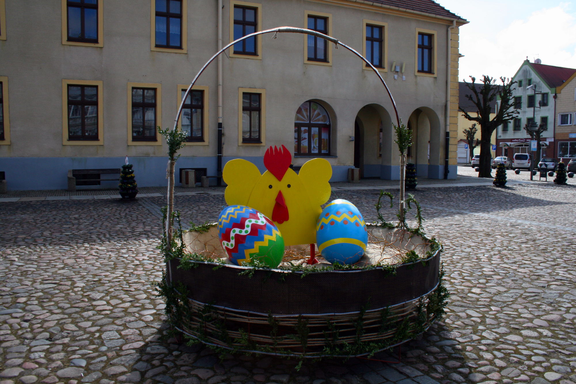 trzebiatow-great-basket-with-easter-eggs