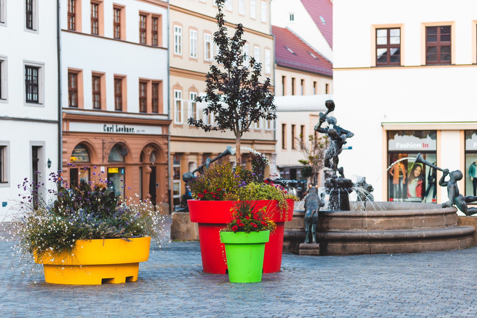 colorful-large-urban-pots-torgau (2)