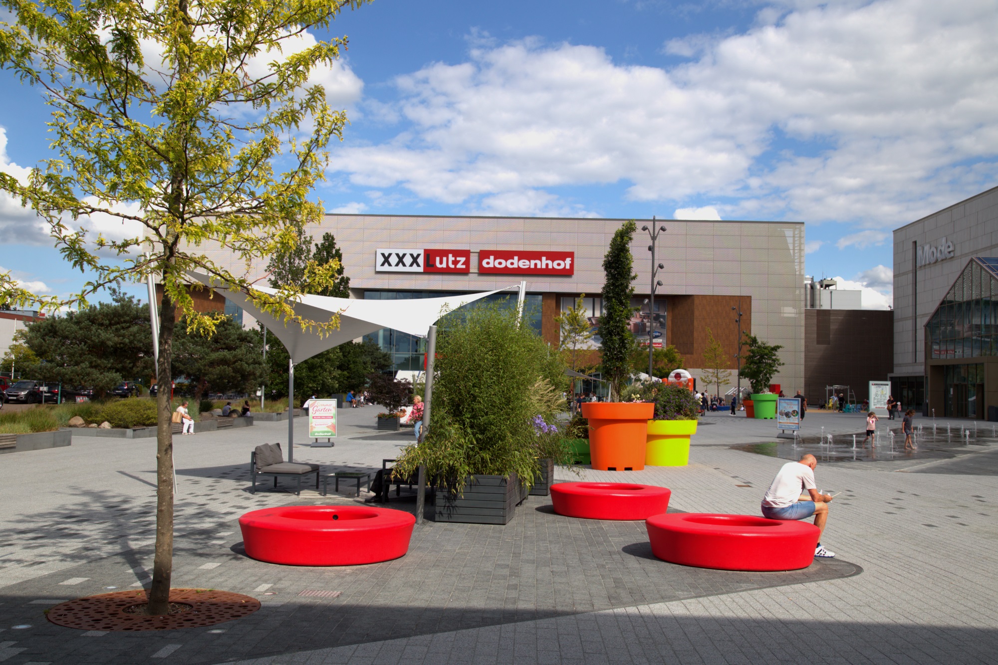 Shopping mall landscape desing - how to create a friendly space ...