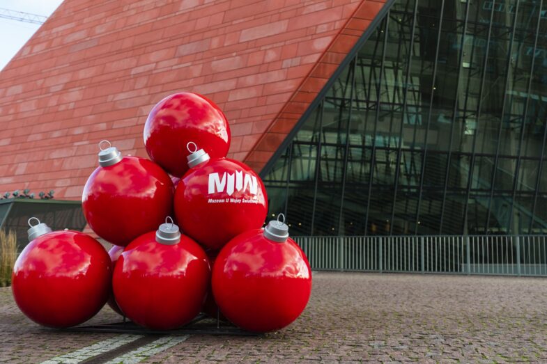 Pyramid of huge christmas balls in front of the museum building in Gdansk (3)