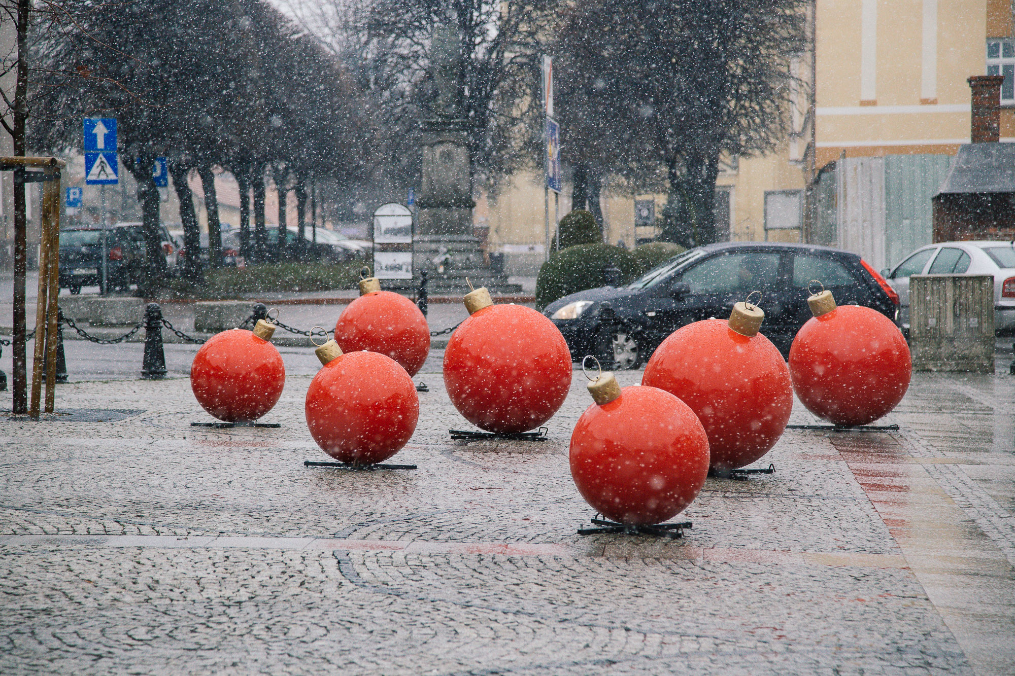 giant-christmas-baubles-on-square