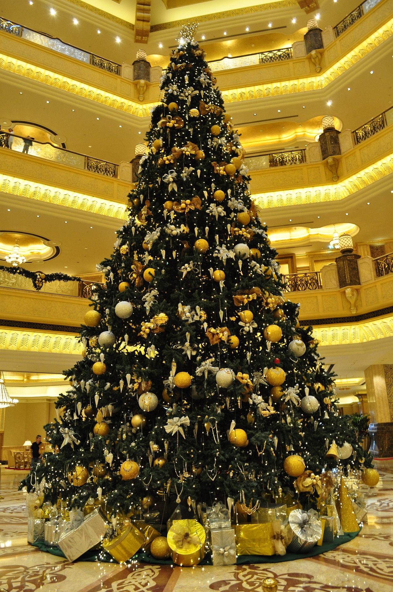 large-christmas tree-in-hotel-hall