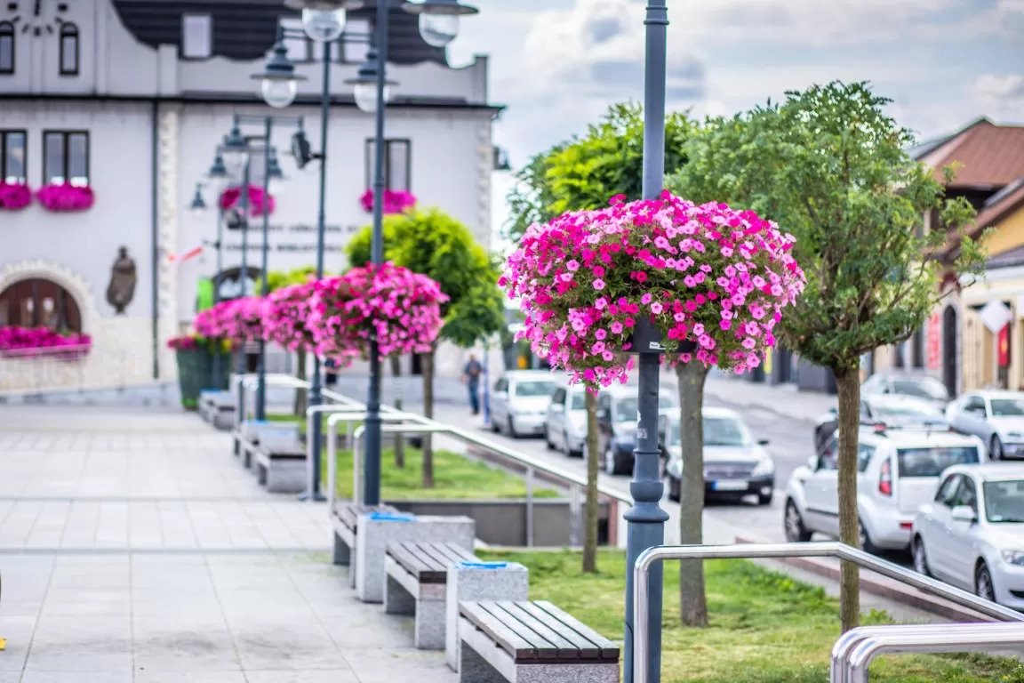 hanging flower towers